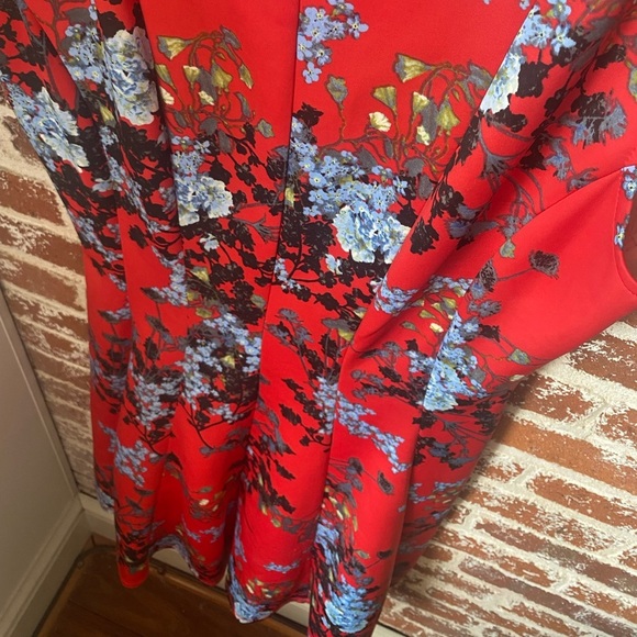 Red floral midi dress - Picture 2 of 4